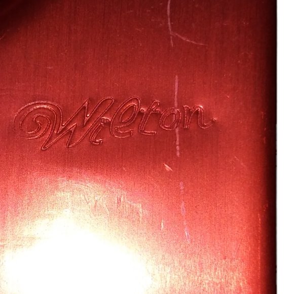 VTG Wilton Spiderman Red 6 Cupcake Aluminum Muffin Cake Pan 2004 Marvel - Picture 3 of 5